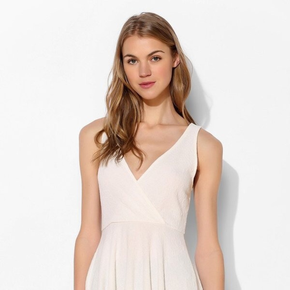 Urban outfitters white dress perfect fo homecoming